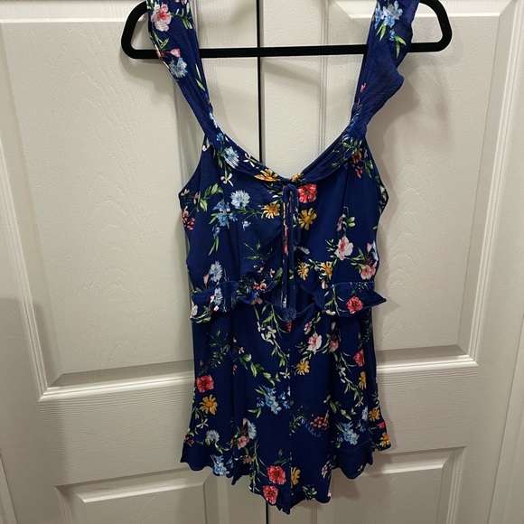 Lulu’s Ruffled Romper - Picture 2 of 7